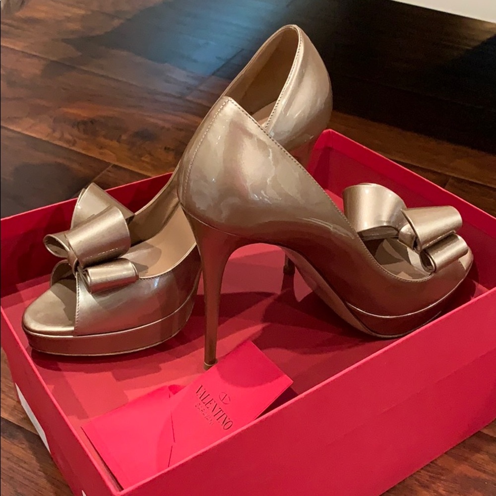 Valentino - Picture 2 of 5